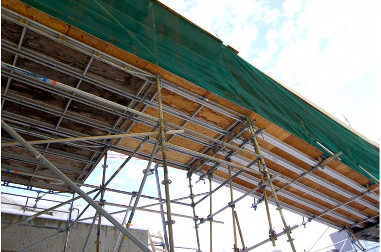 scaffold_plywood_hoarding_construction_scaffolding_platform_walkway-1041160