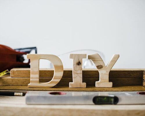 close-up-diy-measuring-tape-nobody